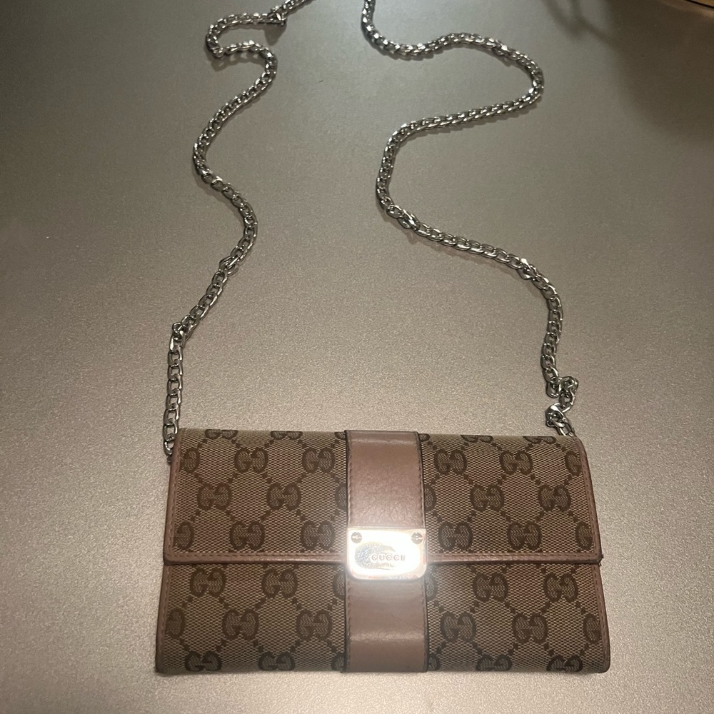 Gucci wallet with chain